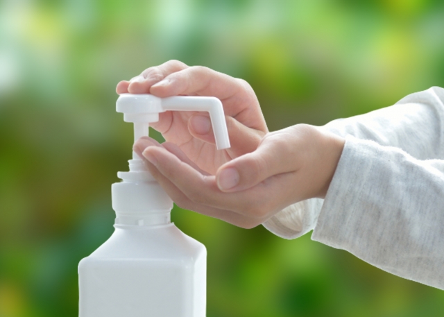 アルコール除菌スプレーは玄関ドアに設置するのがベスト ここなら絶対忘れない ハウスクリーニングの おそうじ専科